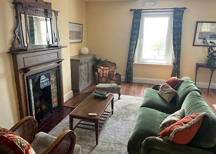 Southsea, Portsmouth - Two Bedroom Apartment - Newly Refurbished Throughout - Treetop Sea Views